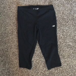 Women’s new balance crop tights, size M